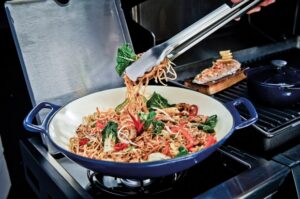 Pentola Wok con Coperchio - Broil King - immagine 2